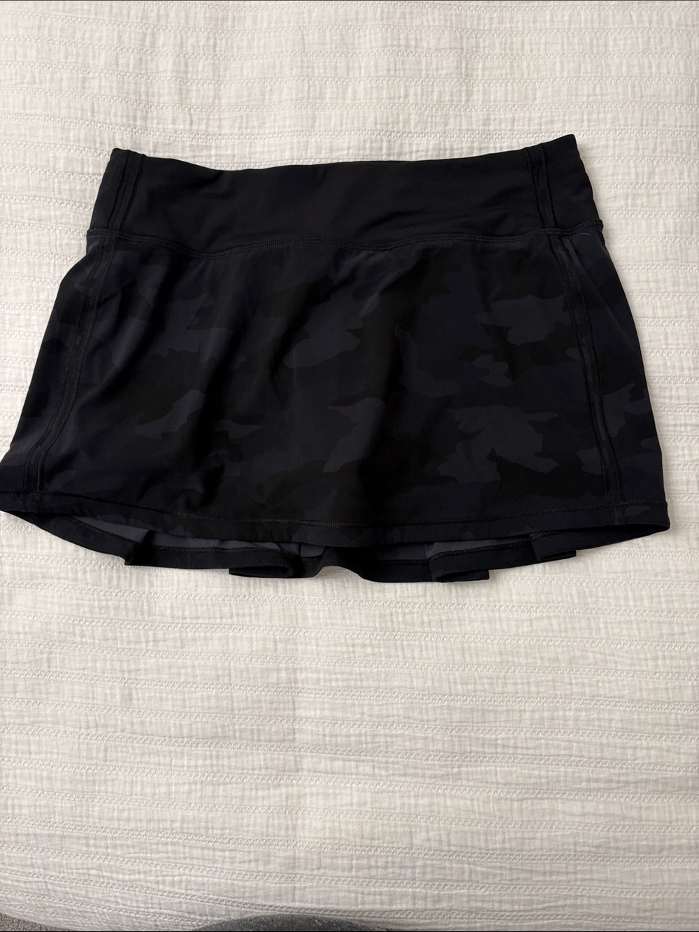 EUC Lululemon Athletica Women’s Black Camo Athletic Skorts